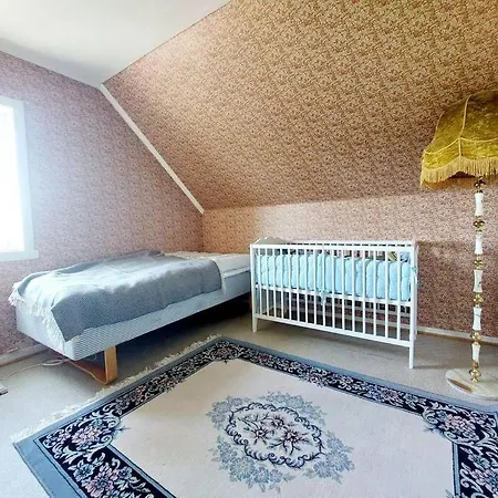 فندق 4 Bedrooms, Big Garden,