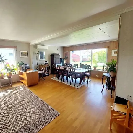 4 Bedrooms, Big Garden, فندق